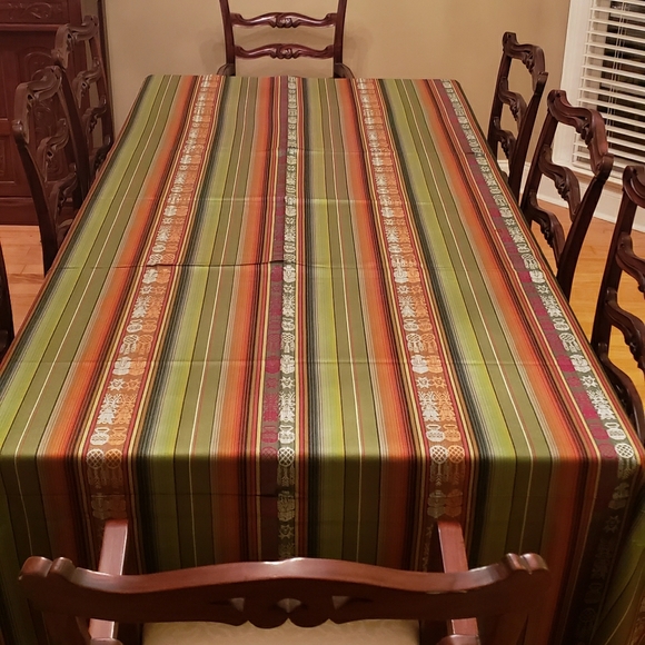 Tablecloth - Picture 1 of 4